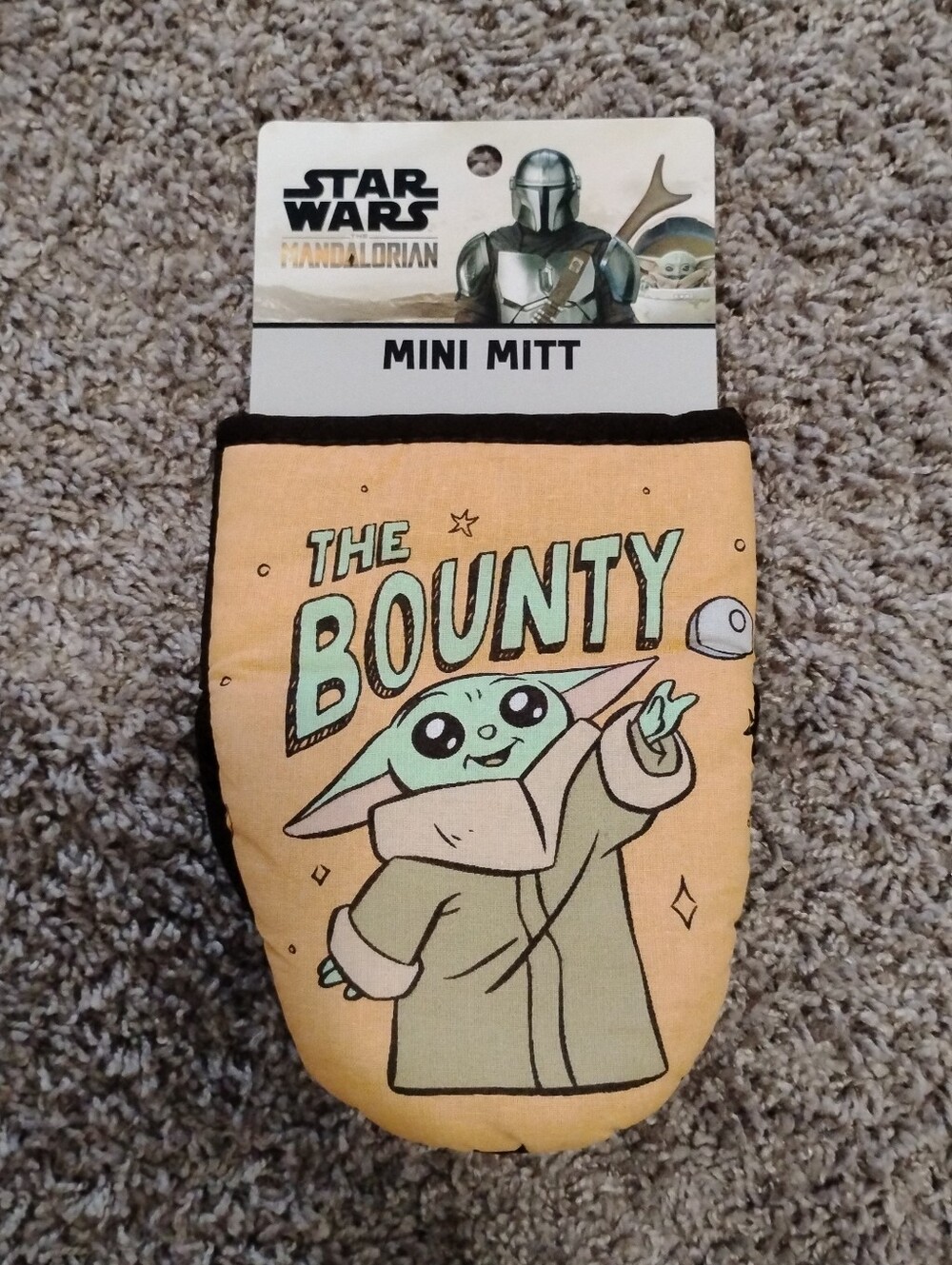 Star Wars The Mandalorian Grogu "The Bounty" Mini Oven Mitt
